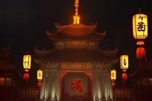 《浮城记事》高楼玻璃幕墙的反射画面